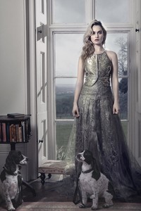 celeber_ru_lily_james_town_and_country_uk_magazine_photoshoot_2014_03.jpg