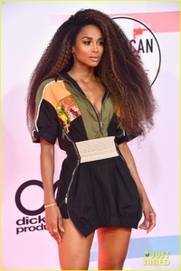 ciara-future-jr-american-music-awards-2018-05.jpg