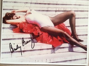 cindy-crawford-signed-8x10_1_ffbe9f8eba81d0f9cbf855864c2ae921.jpg