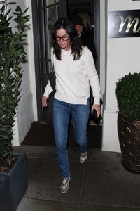 courteney-cox-casual-style-11-17-2018-0.jpg