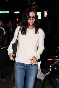 courteney-cox-casual-style-11-17-2018-1.jpg