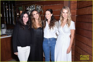 courteney-cox-jessica-alba-step-out-for-jenni-kayne-nordstrom-pop-up-dinner-03.JPG