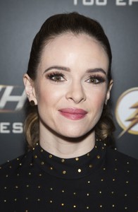 danielle-panabaker-the-flash-100th-episode-celebration-2.thumb.jpg.63e7f9397b0dd3d4cd5c523eba5d4c20.jpg