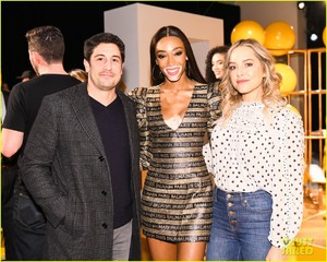 emma-roberts-on-american-horror-storys-finale-its-a-crazy-ending-01.jpg