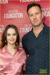 felicity-jones-armie-hammer-promote-on-the-basis-of-sex-in-hollywood-02.thumb.jpg.3a9b233f27ff862f0539900b377e014f.jpg