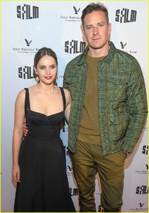 felicity-jones-emily-blunt-sf-honors-award-07.thumb.jpg.f890e6ba7ae96e100e5c0c3fdaed452e.jpg