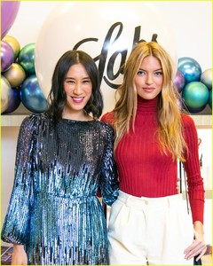 gigi-hadid-joins-neil-parick-harris-and-david-burtka-at-eva-chens-childrens-book-debut-05.jpg