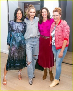 gigi-hadid-joins-neil-parick-harris-and-david-burtka-at-eva-chens-childrens-book-debut-06.jpg