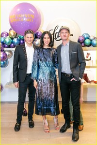 gigi-hadid-joins-neil-parick-harris-and-david-burtka-at-eva-chens-childrens-book-debut-08.jpg