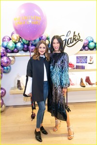gigi-hadid-joins-neil-parick-harris-and-david-burtka-at-eva-chens-childrens-book-debut-13.jpg