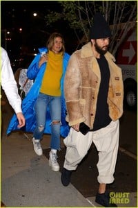 heidi-klum-boyfriend-tom-kaulitz-jet-out-of-nyc-after-halloween-party-06.jpg