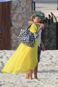 heidi-klum-thanksgiving-weekend-in-cabo-san-lucas-11-24-2018-1.jpg