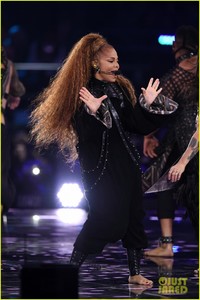 janet-jackson-mtv-emas-2018-02.jpg