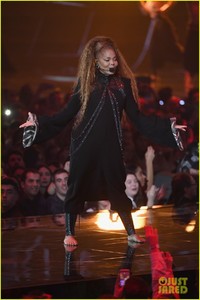 janet-jackson-mtv-emas-2018-03.jpg