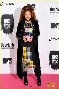 janet-jackson-mtv-emas-2018-07.jpg