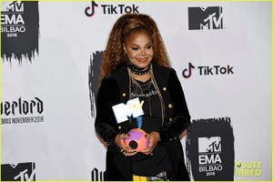 janet-jackson-mtv-emas-2018-08.jpg