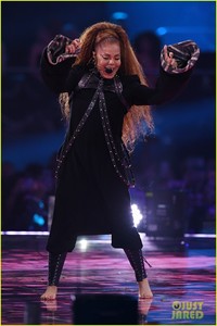 janet-jackson-mtv-emas-2018-10.jpg