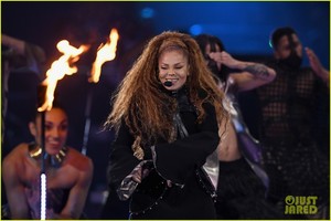 janet-jackson-mtv-emas-2018-11.jpg