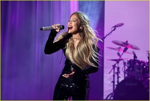 jennifer-lopez-ellen-november-2018l-10.JPG