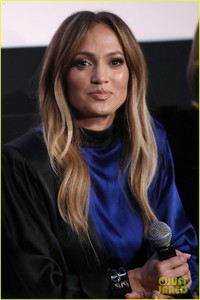 jennifer-lopez-surprises-fans-at-special-second-act-new-york-screening-34.JPG