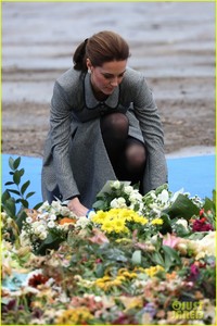 kate-middleton-prince-william-pay-respects-01.jpg