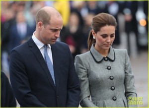 kate-middleton-prince-william-pay-respects-05.jpg