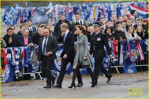 kate-middleton-prince-william-pay-respects-13.jpg