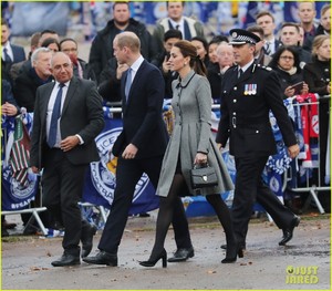 kate-middleton-prince-william-pay-respects-15.jpg