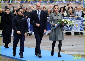 kate-middleton-prince-william-pay-respects-26.jpg