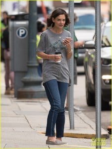 katie-holmes-ring-movie-set-06.jpg