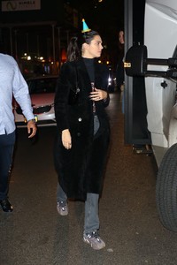 kendall-jenner-at-sing-sing-karaoke-bar-in-nyc-11-03-2018-0.jpg