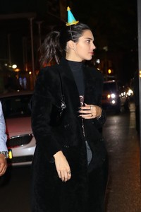 kendall-jenner-at-sing-sing-karaoke-bar-in-nyc-11-03-2018-2.jpg