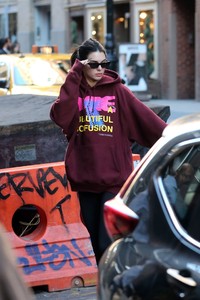 kendall-jenner-leaving-a-gym-in-nyc-11-04-2018-0.thumb.jpg.440953768d3a893b5e31e1573ae27f17.jpg