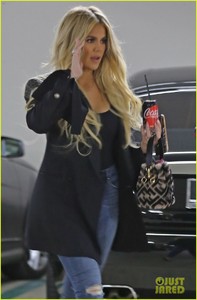 khloe-kardashian-on-becoming-a-better-person-01.thumb.jpg.1fedb4fb38566fb9b8da8416417de443.jpg