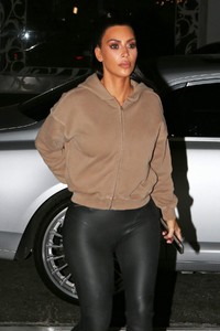 kim-kardashian-at-henry-restaurant-in-west-hollywood-11-12-2018-0.jpg