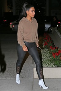kim-kardashian-at-henry-restaurant-in-west-hollywood-11-12-2018-3.jpg