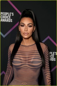 kim-kardashian-family-peoples-choice-awards-2018-08.JPG