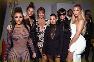 kim-kardashian-family-peoples-choice-awards-2018-10.JPG