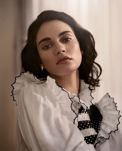 kinopoisk.ru-Lily-James-3147159.jpg