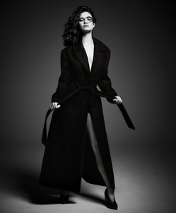 kinopoisk.ru-Lily-James-3231228.jpg