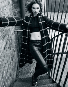 kinopoisk.ru-Lily-James-3276256.jpg