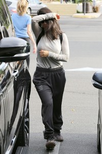 kourtney-kardashian-casual-style-10-28-2018-0.thumb.jpg.41445d0bad5a5d64aff3087baf38d43e.jpg