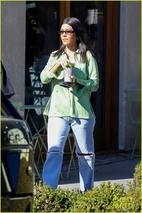 kourtney-kardashian-juice-west-hollywood-november-2018-03.jpg