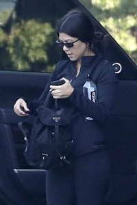 kourtney-kardashian-out-in-beverly-hills-11-20-2018-2.jpg