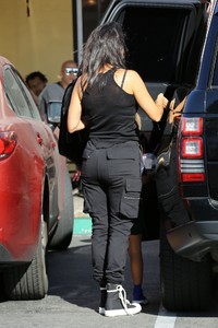kourtney-kardashian-out-in-calabasas-10-29-2018-0.jpg
