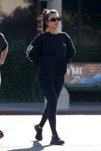kourtney-kardashian-out-in-west-hollywood-11-12-2018-2.jpg