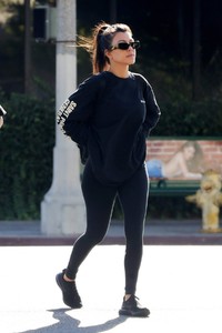 kourtney-kardashian-out-in-west-hollywood-11-12-2018-5.jpg