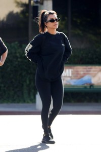 kourtney-kardashian-out-in-west-hollywood-11-12-2018-6.jpg