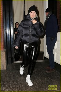 kylie-jenner-bundles-up-for-night-out-in-nyc-01.jpg