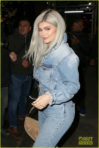 kylie-jenner-double-denim-02.jpg